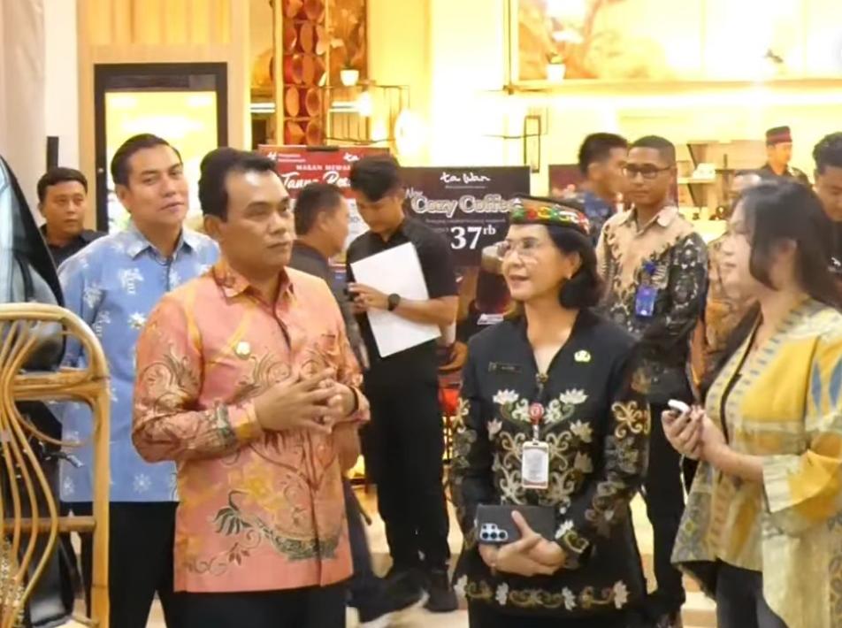 Wakil Wali Kota Palangka Raya, Achmad Zaini, saat menghadiri pembukaan kegiatan PTB di Atrium Duta Mall Palangka Raya