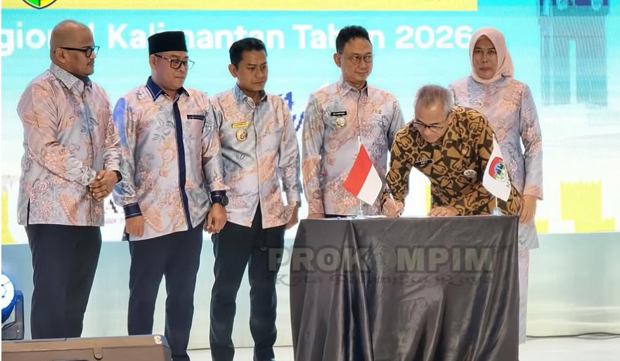Sekda Kota Palangka Raya, Arbert Tombak, saat menghadiri Rapat Kerja Komisariat Wilayah V APEKSI Regional Kalimantan Tahun 2026 di Kota Pontianak, Kalimantan Barat