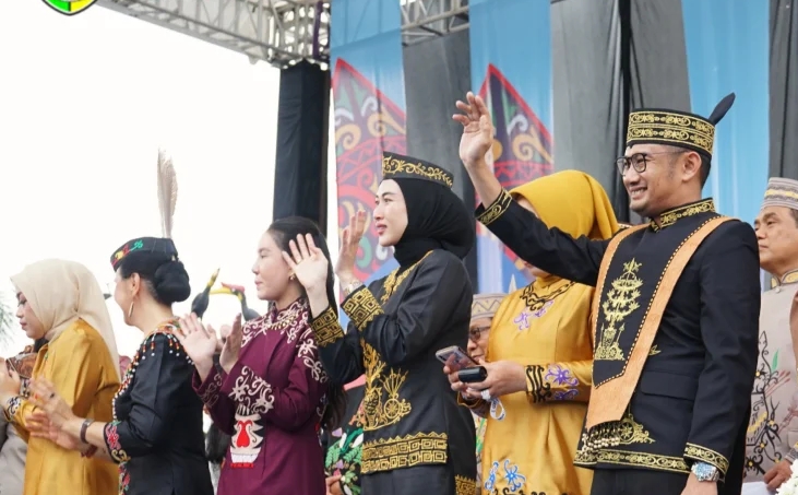 Wali Kota Palangka Raya, Fairid Naparin saat pembukaan FIBM