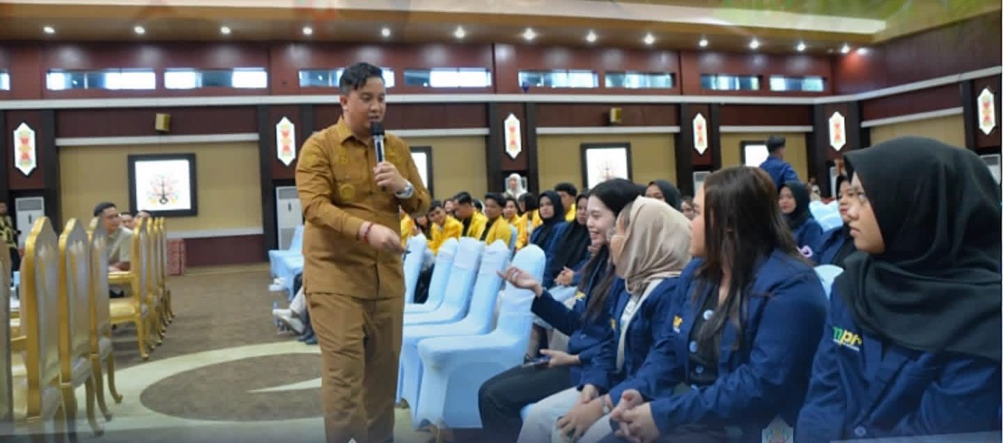 Bupati Lamandau Rizky Aditya Putra, disela-sela kegiatannya saat menjadi narasumber pada sesi diskusi, dalam Forbisda BPD HIPMI Kalteng, di Aula Jaya Tingang.