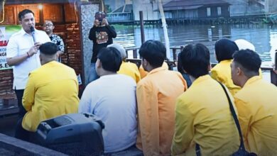 Bupati Lamandau Rizky Aditya Putra, saat menjadi Narasumber dalam kegiatan Nongki Sambil Kuliah Bersama Mahasiswa Universitas Antakusuma Pangkalan Bun.