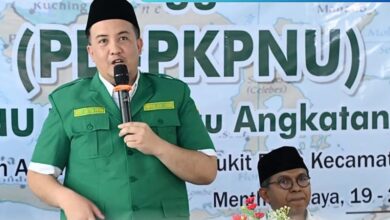 Bupati Lamandau, Rizky Aditya Putra, saat membuka kegiatan Pendidikan Dasar PDPKPNU di Pondok Pesantren An Nur Ulum, Kecamatan Menthobi Raya.