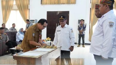 Asisten Perekonomian, Pembangunan dan SDA Setda Lamandau, Meigo, Basel, saat menghadiri acara Pengukuhan DPC Organisasi Angkutan Darat Kabupaten Lamandau, di Aula Bapperida Kabupaten Lamandau.