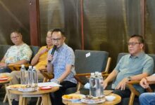 Wali Kota Palangka Raya, Fairid Naparin saat menyampaikan arahannya saat berdiskusi bersama insan pers dalam rangka menyosialisasikan rangkaian Hari Jadi ke-69 Kota Palangka Raya