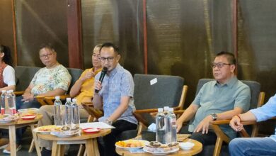 Wali Kota Palangka Raya, Fairid Naparin saat menyampaikan arahannya saat berdiskusi bersama insan pers dalam rangka menyosialisasikan rangkaian Hari Jadi ke-69 Kota Palangka Raya