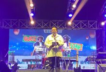 Bupati Lamandau Rizky Aditya Putra secara resmi menutup kegiatan Sumber Mulya Fest vol 4, di lapangan sepakbola
