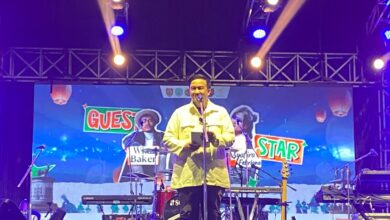 Bupati Lamandau Rizky Aditya Putra secara resmi menutup kegiatan Sumber Mulya Fest vol 4, di lapangan sepakbola