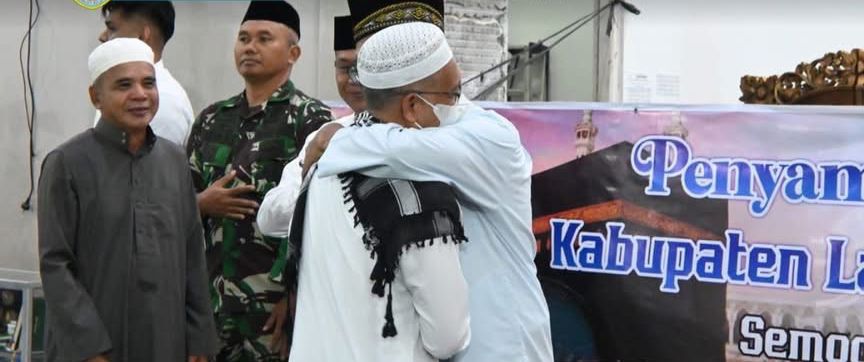 Wakil Bupati Lamandau Abdul Hamid saat menyambut kedatangan jamaah haji Indonesia asal Kabupaten Lamandau, di Masjid Baiturrahman, Nanga Bulik