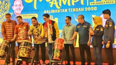 ‎Wali Kota Palangka Raya, Fairid Naparin saat membuka Musda VIII Angkatan Muda Pembaharuan Indonesia (AMPI) Kalimantan Tengah, bersama Wagub Kalteng, H. Edy Pratowo