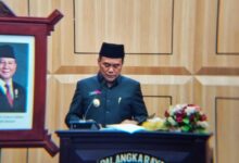 Wakil Wali Kota Achmad Zaini saat membacakan sambutan Walikota Palangka Raya dalam Rapat Paripurna ke-5 Masa Persidangan III Tahun Sidang 2025/2026 DPRD Kota Palangka Raya