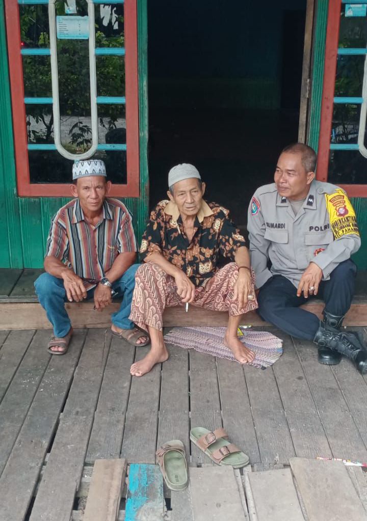 Personel Polsek Pahandut mensosialisasikan pencegahan tindak kriminal diantaranya curanmor