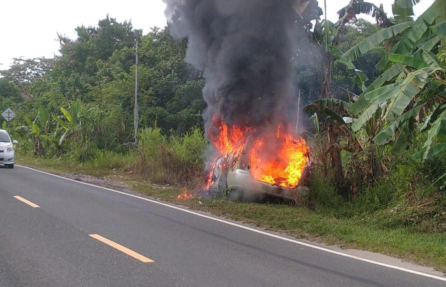Mobil Misterius yang Lama Terparkir di Trans Kalimantan Ludes Terbakar