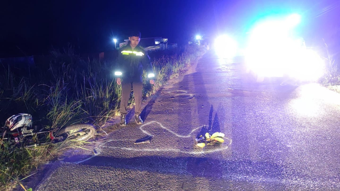 Petugas kepolisian ketika berada di lokasi kejadian,