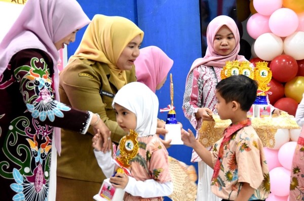 Fondasi Karakter Anak Usia Dini: Sinergi Kuat Sekolah dan Orang Tua ala Bunda PAUD Barito Utara