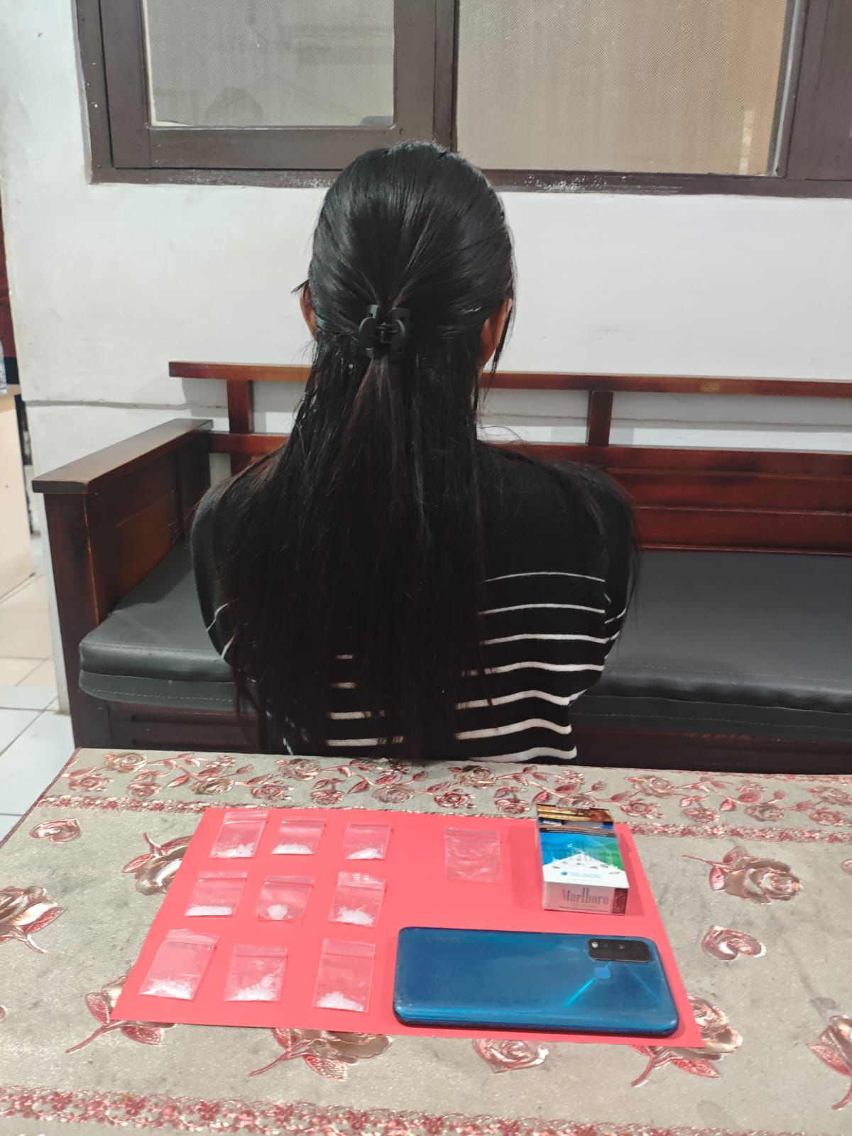 Gerebek Rumah di Jalan DI Panjaitan Sampit, Polsek Ketapang Sita 9 Paket Sabu dari Seorang Wanita Muda