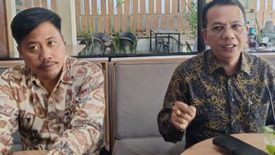 Kuasa hukum Prof Bhayu Rhama saat memberikan penjelasan kepada awak media
