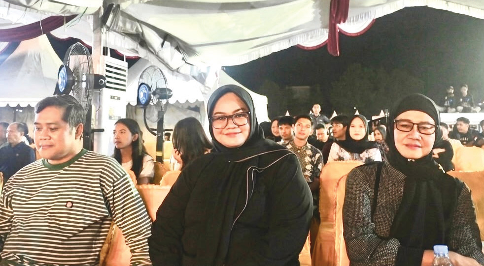 Anggota DPRD Kabupaten Barito Utara, Wardatun Nur Jamilah, ST MAP Saat menghadiri Penutupan Batara Expo 2026 di eks Bandara Lama Muara Teweh pada Jumat malam (3/7).