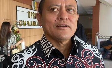 Anggota Komisi Hatir Sata
