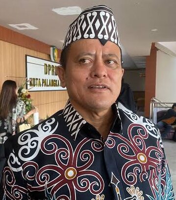 Anggota Komisi Hatir Sata