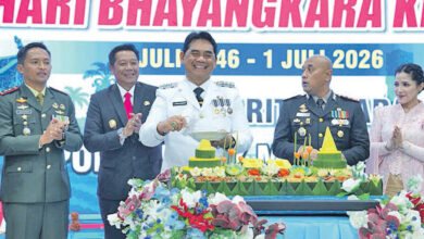 Bupati Barito Utara H Shalahuddin ST MT saat menyampaikan sambutan dalam acara Ramah Tamah Hari Bhayangkara ke-80 di Gedung Balai Antang, Rabu (1/7).