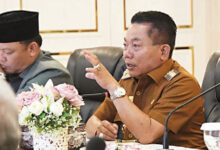 Bupati Kapuas HM. Wiyatno. SP pimpin rapat pelaksanaan panen raya padi