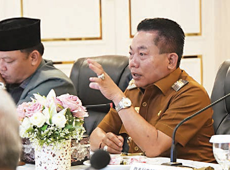 Bupati Kapuas HM. Wiyatno. SP pimpin rapat pelaksanaan panen raya padi