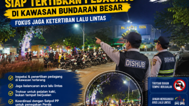 Pedagang kopi berjualan di kawasan tikungan Jalan Imam Bonjol menuju Bundaran Besar.