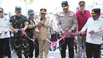 Gubernur Kalteng H. Agustiar Sabran didampingi Pangdam XXII/TB, Kapolda Kalteng, Bupati Kapuas HM Wiyatno, dan Bupati Pulang Pisau H Ahmad Rifa’i melakukan launching pembangunan Waterfront City Kapuas