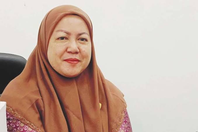 Hj Henny Rosgiaty Rusli SP MM
