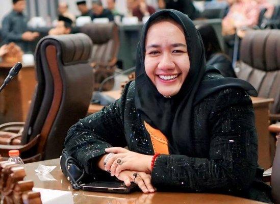 Hj Rosi Wahyuni SH, Anggota DPRD Barito Utara