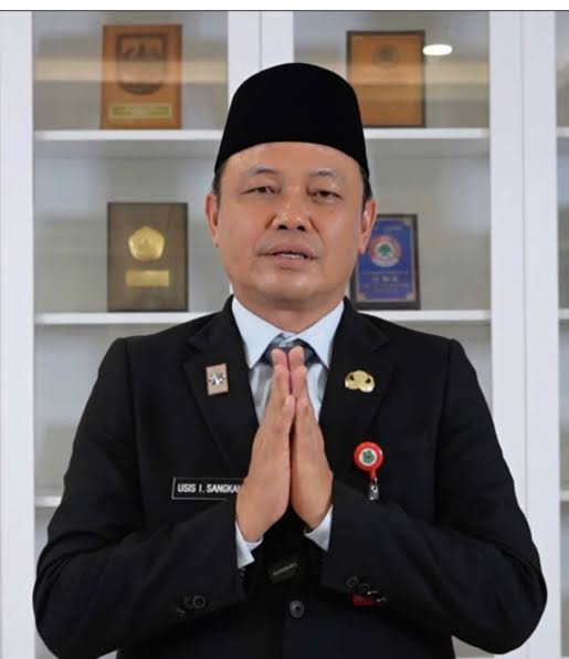 Sekretaris Daerah Dr. Usis I.