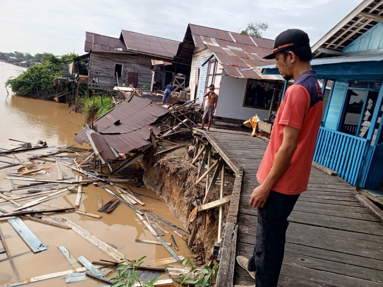 Ablasi Terjang Gang Sepakat, Jembatan Ambles 20 Meter dan Dua Rumah Terdampak