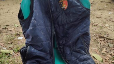 Rompi yang berhasil ditemukan tersangkut di ranting pohon di aliran Sungai Katingan