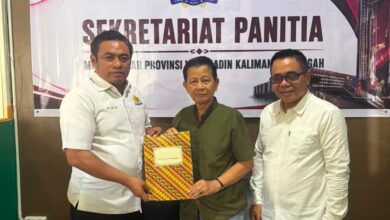 ‎H. Rahmat Nasution Hamka saat menyerahkan berkas pendaftaran bakal calon Ketua Umum Kadin Kalteng periode 2026-2031. Yuda/Kalteng.co