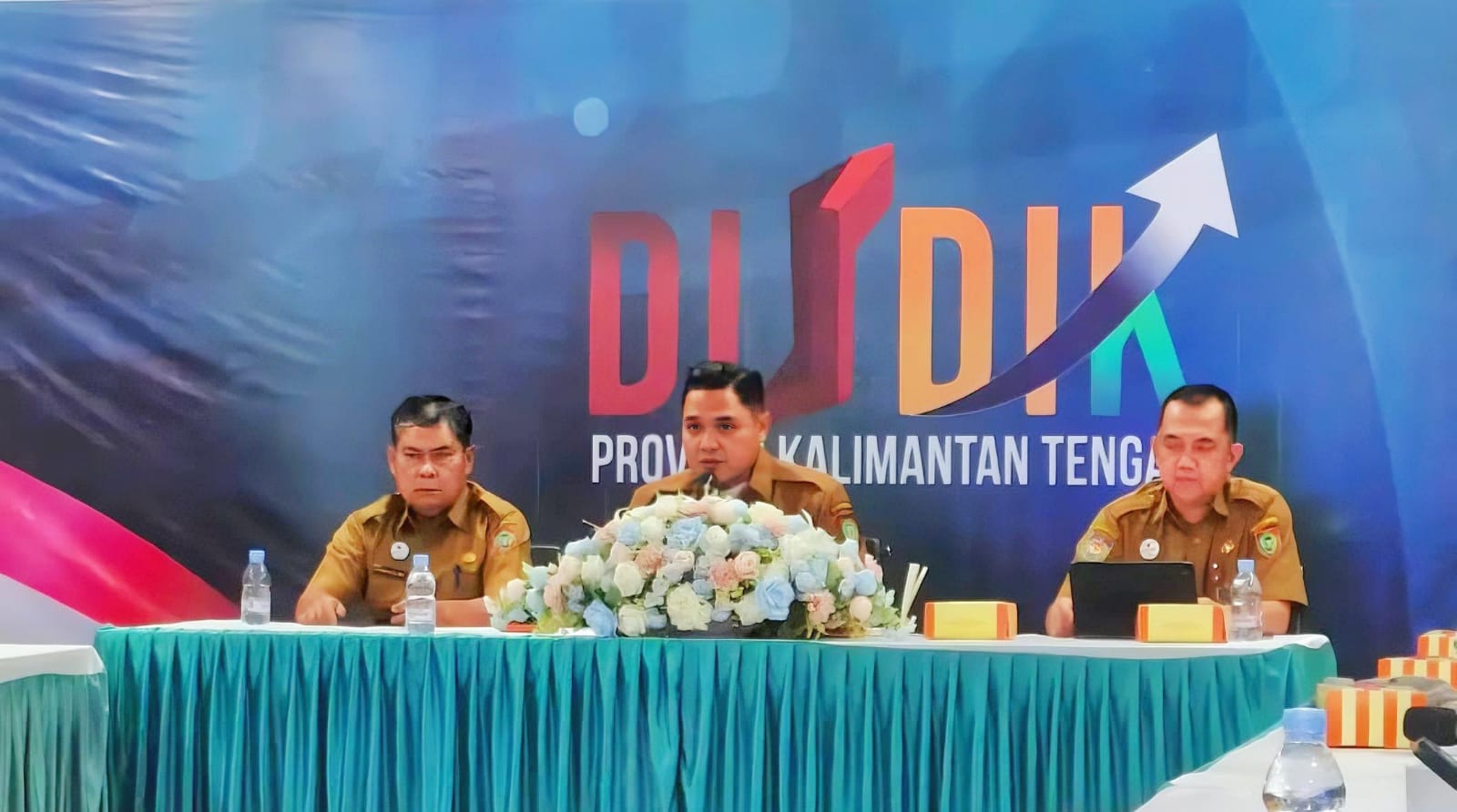 ‎Kepala Dinas Pendidikan Prov. Kalimantan Tengah, M. Reza Prabowo saat memaparkan Program 1.000 Rumah Guru dalam audiensi yang di gelar di Kantor Disdik Kalteng,