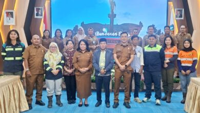 Rumiadi berfoto bersama setelah audiensi bersama Bapperida Murung Raya dan pihak perusahaan