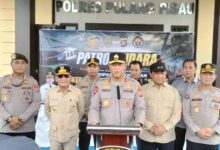 ‎Kapolda Kalteng, Irjen Pol. Iwan Kurniawan bersama Gubernur Kalteng, H. Agustiar Sabran dan Wakil Gubernur H. Edy Pratowo saat menyampaikan arahan terkait temuan titik api di wilayahTumbang Nusa, Kabupaten Pulang Pisau,
