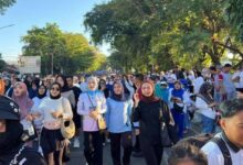 ‎Ketua TP PKK Kalteng, Aisyah Thisia Agustiar Sabran saat menghadiri kegiatan Jalan Sehat Anti Mager dan Festival Kuliner yang digelar di Rumah Jabatan Gubernur Sulawesi Selatan
