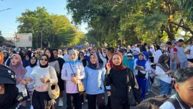 ‎Ketua TP PKK Kalteng, Aisyah Thisia Agustiar Sabran saat menghadiri kegiatan Jalan Sehat Anti Mager dan Festival Kuliner yang digelar di Rumah Jabatan Gubernur Sulawesi Selatan