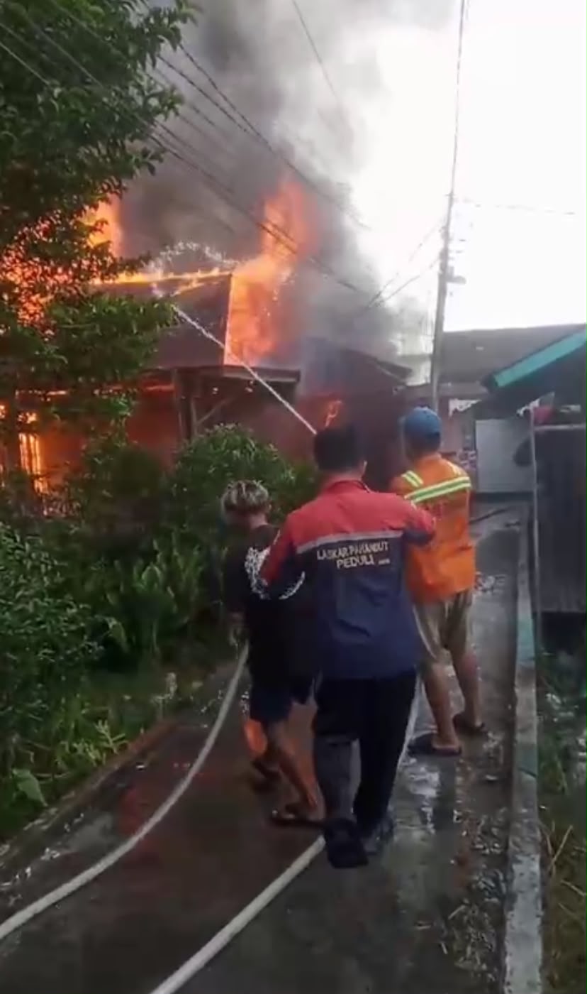 Peristiwa kebakaran yang terjadi di Kampung Ponton