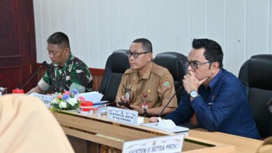 ‎Staf Ahli Gubernur Bidang Ekonomi, Keuangan, dan Pembangunan Yuas Elko saat mengikuti rakor dari Ruang Rapat Bajakah, Lantai II Kantor Gubernur Kalteng