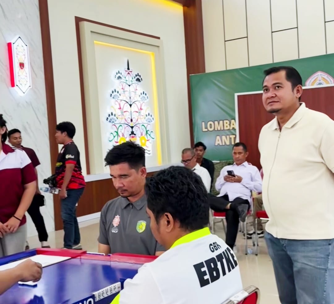 Ketua Pengprov ORADO Kalteng, Rusdi saat menyaksikan turnamen ORADO yang di gelar dalam Rangka Memeriahkan HUT ke-1 Kodam XXII/TB