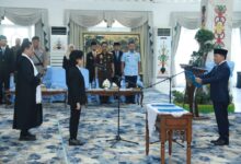 ‎Prosesi pengambilan sumpah dan janji dr. Linae Victoria Aden sebagai Sekda Kalteng oleh Gubernur H. Agustiar Sabran, di Istana Isen Mulang, Rumah Jabatan Gubernur Kalteng,
