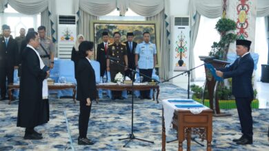 ‎Prosesi pengambilan sumpah dan janji dr. Linae Victoria Aden sebagai Sekda Kalteng oleh Gubernur H. Agustiar Sabran, di Istana Isen Mulang, Rumah Jabatan Gubernur Kalteng,