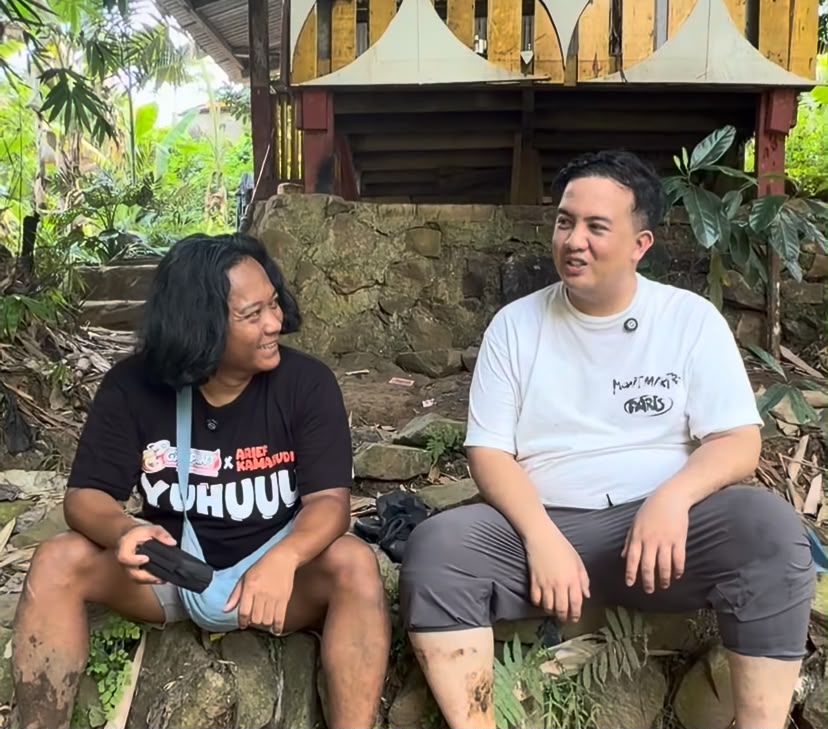 Bupati Lamandau Rizky Aditya Putra bersama konten kreator memperkenalkan potensi daerah.