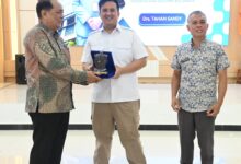 Bupati Lamandau Rizky Aditya Putra saat menghadiri purna tugas Inspektur Inspektorat Kabupaten Lamandau Drs. Tahan Sandi, di Aula BPKPD Lamandau.