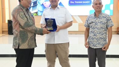 Bupati Lamandau Rizky Aditya Putra saat menghadiri purna tugas Inspektur Inspektorat Kabupaten Lamandau Drs. Tahan Sandi, di Aula BPKPD Lamandau.