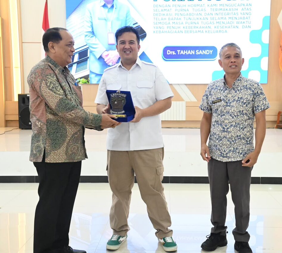 Bupati Lamandau Rizky Aditya Putra saat menghadiri purna tugas Inspektur Inspektorat Kabupaten Lamandau Drs. Tahan Sandi, di Aula BPKPD Lamandau.