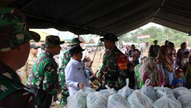 Asisten Perekonomian, Pembangunan, dan SDA Setda Kabupaten Lamandau, Meigo Basel, saat menghadiri kegiatan pembukaan TMMD, di Desa Sukamaju, Kecamatan Bulik Timur
