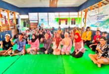 Foto bersama narasumber, mahasiswa Program Studi Matematika FMIPA UPR, dan pelaku UMKM
